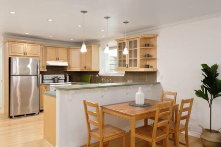 Centrally Located 2 Bedroom Spacious Basement Suite in North Vancouver, Canada