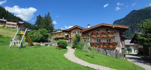 Residence Rodolon Appartamenti - Accommodation - Campestrin