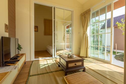 เรียวกัง ปาร์ค รีสอร์ท สไตล์ญี่ปุ่น Ryokan Park Resort in Phrasaeng