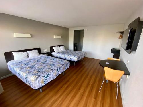 Motel 6-Delano CA - image 12