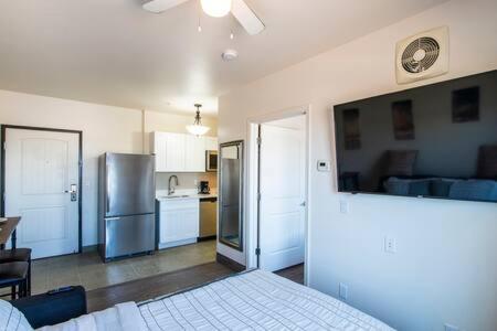 Vistas 201- Modern Sierra Vista 1bd great location - image 7