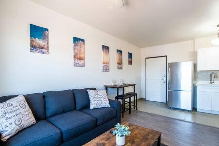 Vistas 201- Modern Sierra Vista 1bd great location - image 14