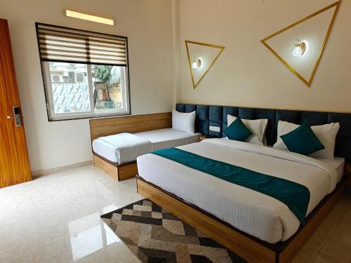 Triple Room with Bathroom image 3