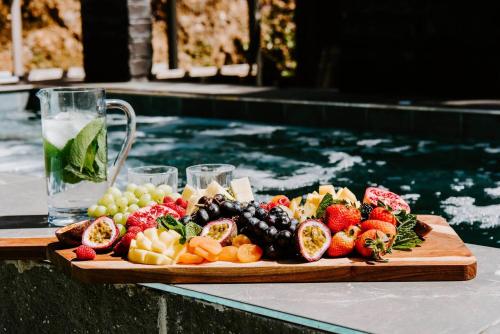 'Tyalla Lodge' Unique Luxe Design in the Mountains