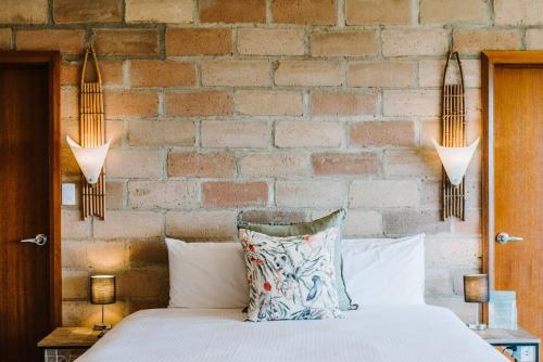 'Tyalla Lodge' Unique Luxe Design in the Mountains