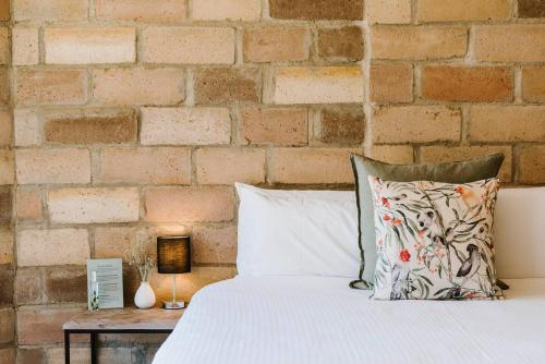 'Tyalla Lodge' Unique Luxe Design in the Mountains