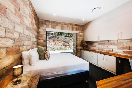 'Tyalla Lodge' Unique Luxe Design in the Mountains