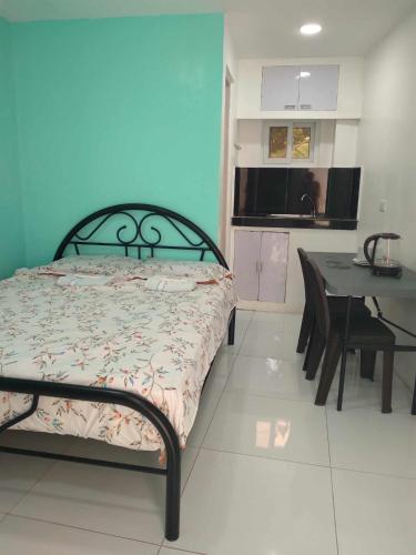 B&B San Carlos City - Riverfront Deluxe Residences - Bed and Breakfast San Carlos City