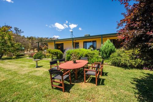 . Ithaca Farm Cottage - Country View Seclusion