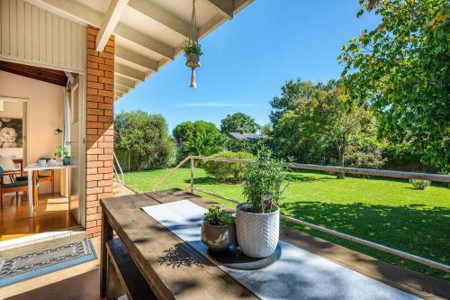 Exterior view of 8th Tee - Retro Vibes Peacefully Tucked Away