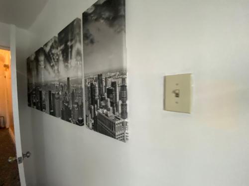 Cozy apartment with city skyline. Easy commute midtown Manhattan. 5