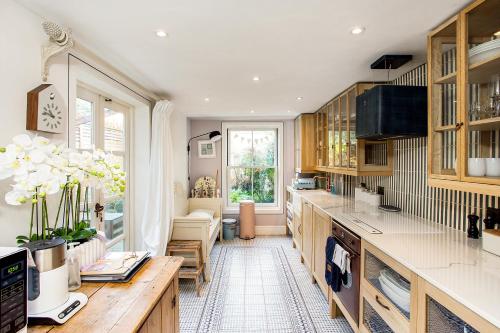 Designer's Town House - image 8