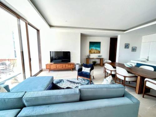 Luxury Getaway in Cruz de Huanacaxtle, Mexico