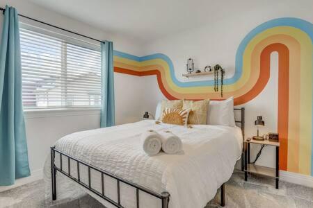 Spacious-King-SmartTVs-Kitchen-SelfEntry-Townhome in Pikeview, USA