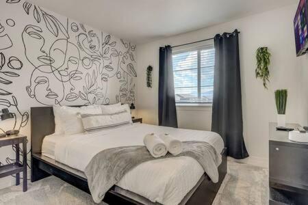 Spacious-King-SmartTVs-Kitchen-SelfEntry-Townhome in Pikeview, USA