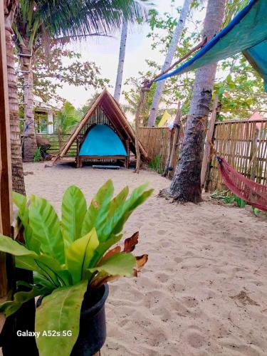 Kubo Inn & Beach Camp