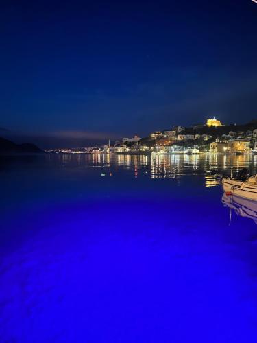 Tuvākā izklaides vieta, Castellorizon Pensione in Kastellorizo