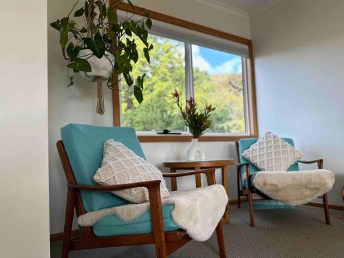 Stylish, Sunlit and Close to Airport & Hobart CBD