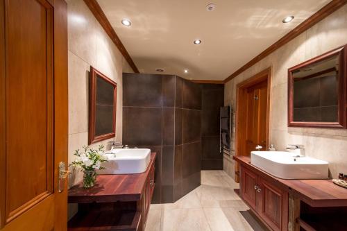 Book the Lodge Room Lodge Room