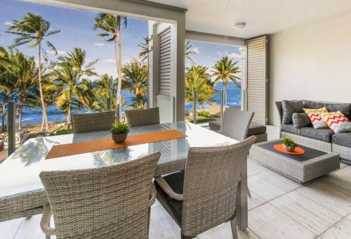 Gris at Island Views—Pool Paradise on the Beach