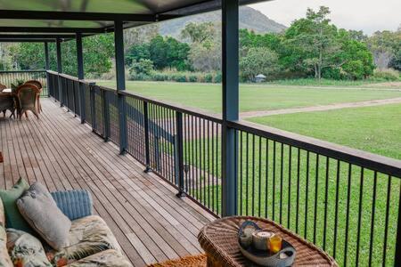 Valley Views Lodge- Country home in Port Douglas