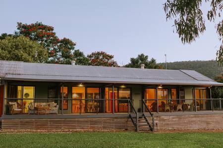 Valley Views Lodge- Country home in Port Douglas