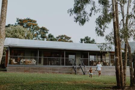 Valley Views Lodge- Country home in Port Douglas