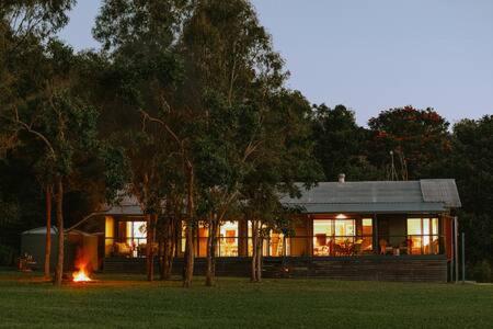 Valley Views Lodge- Country home in Port Douglas