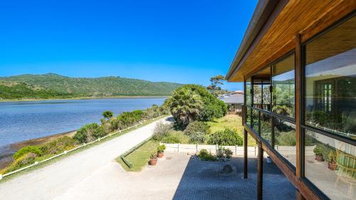 The Glass Deck House - Tap to explore photos