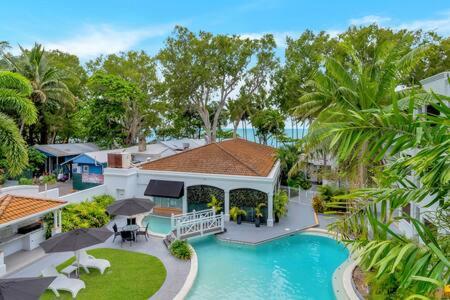 absolute superb location ocean views beachfront
