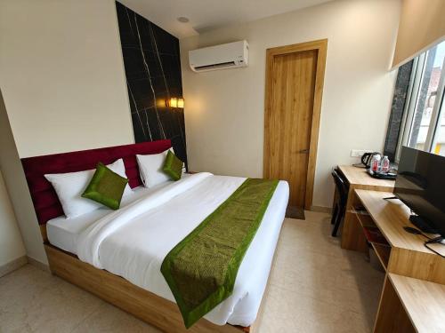 Deluxe Double Room image 1