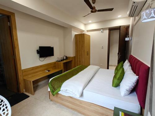 Deluxe Double Room image 4