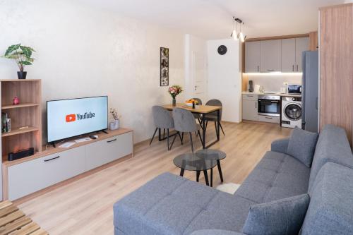 New Modern & Cozy apartment with free parking