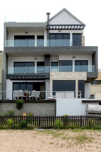 Išorė, Flamingo Beach in Rand Rifles