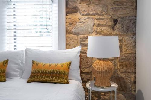 Elegant Paddington Sandstone Cottage with Parking - image 13