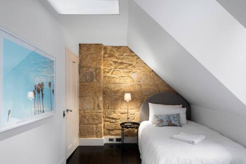 Elegant Paddington Sandstone Cottage with Parking - image 12
