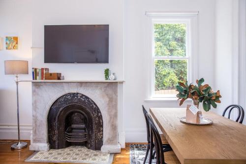 A Designer Apartment with Classic Heritage Details - image 11