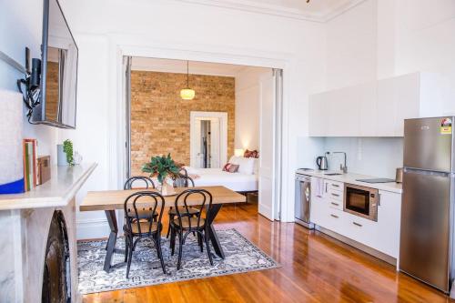 A Designer Apartment with Classic Heritage Details - image 4