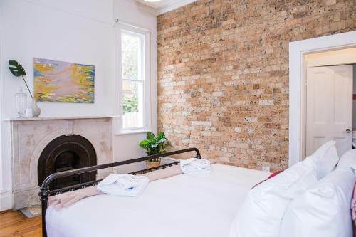 A Designer Apartment with Classic Heritage Details - image 10