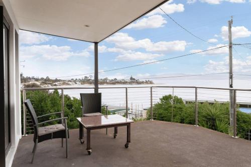 Létesítmények, 'Syrrah Serenity' Beachfront Bliss at Opossum Bay in Sandford