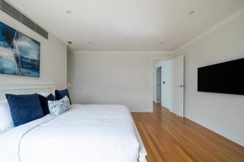 'Starlight' A Slice of the Hollywood Hills in Bexley - image 13