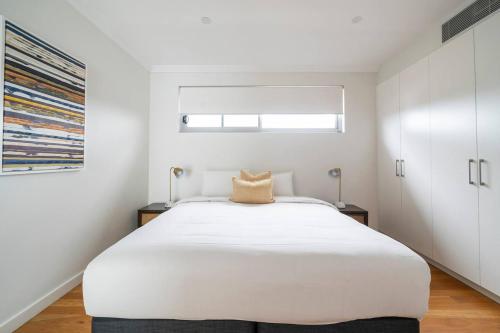 'Starlight' A Slice of the Hollywood Hills in Bexley - image 8