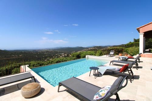 BELLE VUE Villa climatisée pour 8 personnes avec piscine chauffée et vue mer panoramique à La Londe-les-Maures - Location, gîte - La Londe-les-Maures