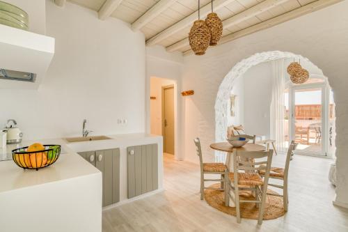 Cavos Paros cosy two bedroom apartment with outdoor veranda in Aliki