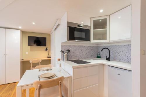 Charming renovated and bright studio in the center