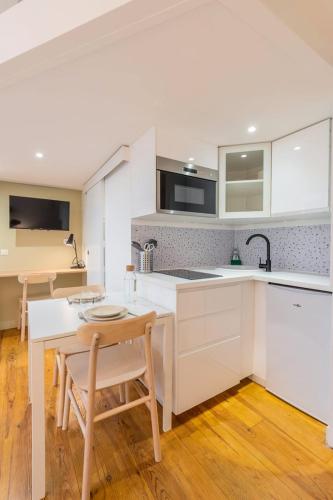 Charming renovated and bright studio in the center