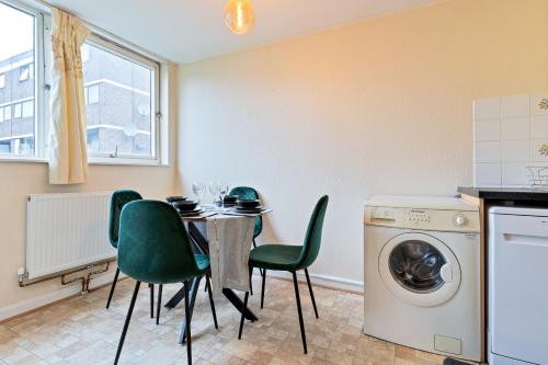 Kensington 3 bedroom flat close2subway - image 8