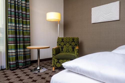 Superior Twin Room image 4