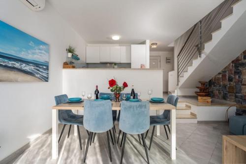 Villa Blue Valica by Briskva in วาลิซา