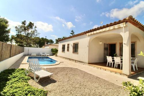 Villa Alzines con piscina privada, AC y wifi